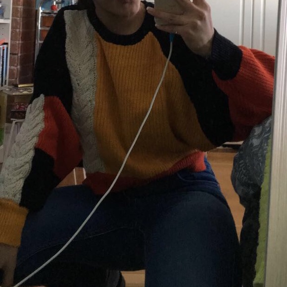 Cropped Block Sweater - Picture 2 of 6